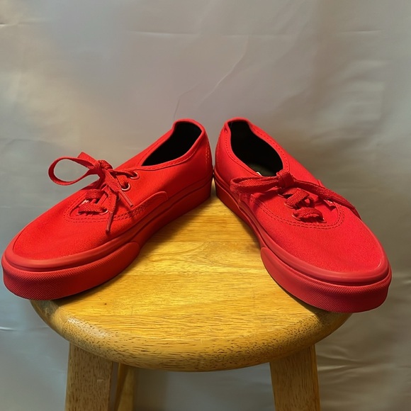 Red vans - Picture 2 of 7